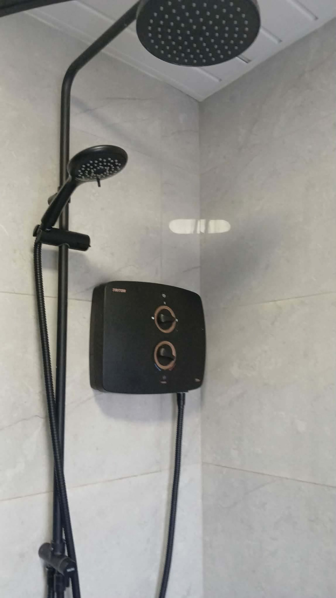 Electric shower installation